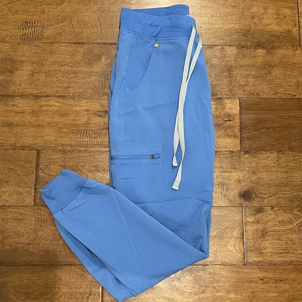 Women’s fig scrubs
